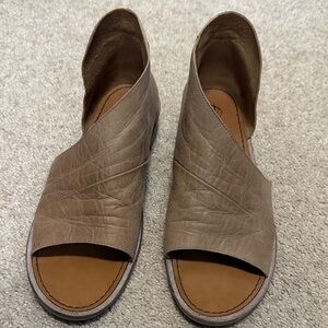 Free People Taupe Open-Toe Leather Sandals